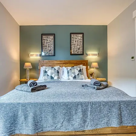 Blue Puffin Stays: Stylish 2-Bed City Apartment in Southampton Ocean Village Exterior photo