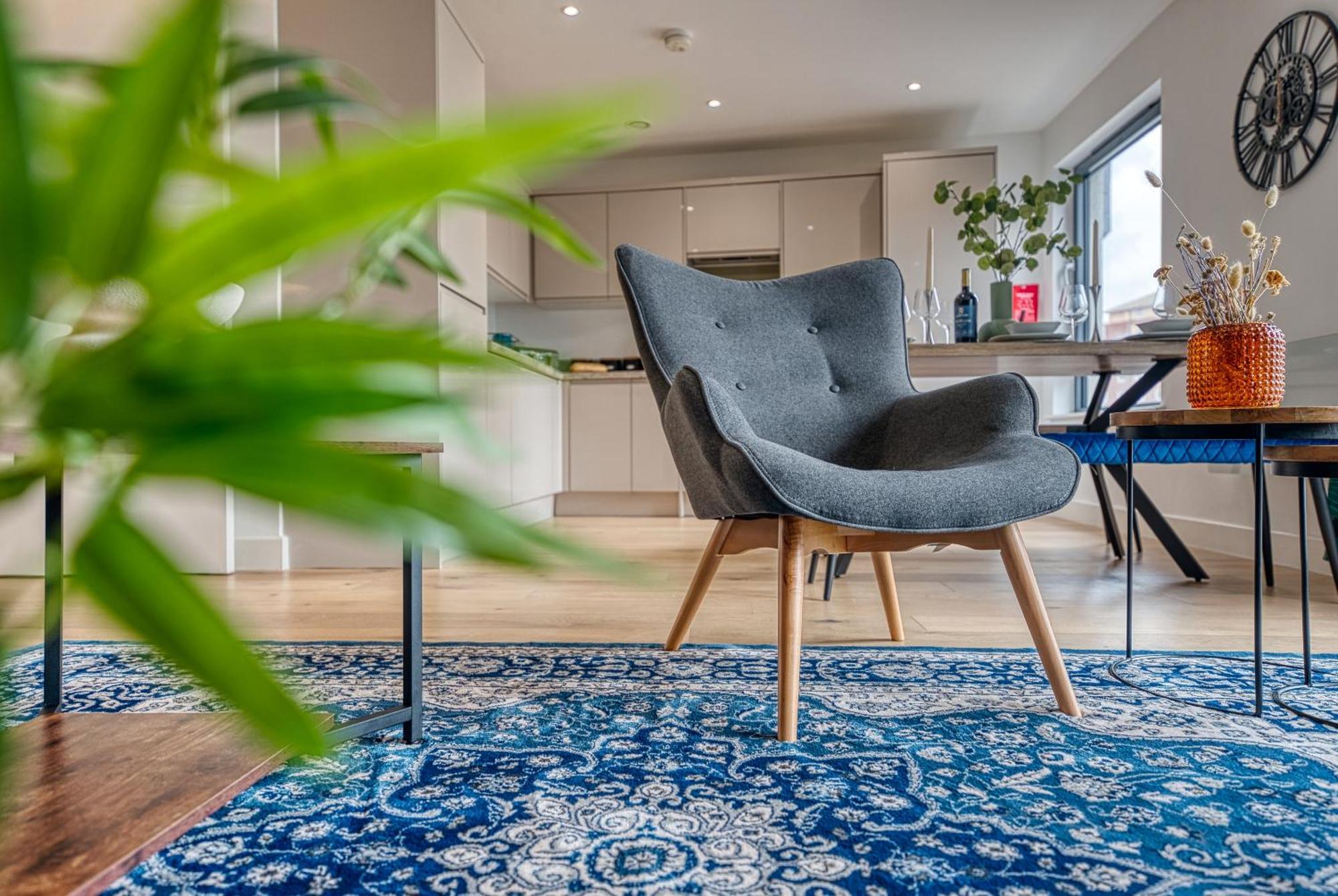 Summer Special Offer!! Cosy, Spacious, Stylish & Modern 2 Bedrooms Apartment, Prime Location! Sleeps 6, Ocean Village - By Blue Puffin Appartamento