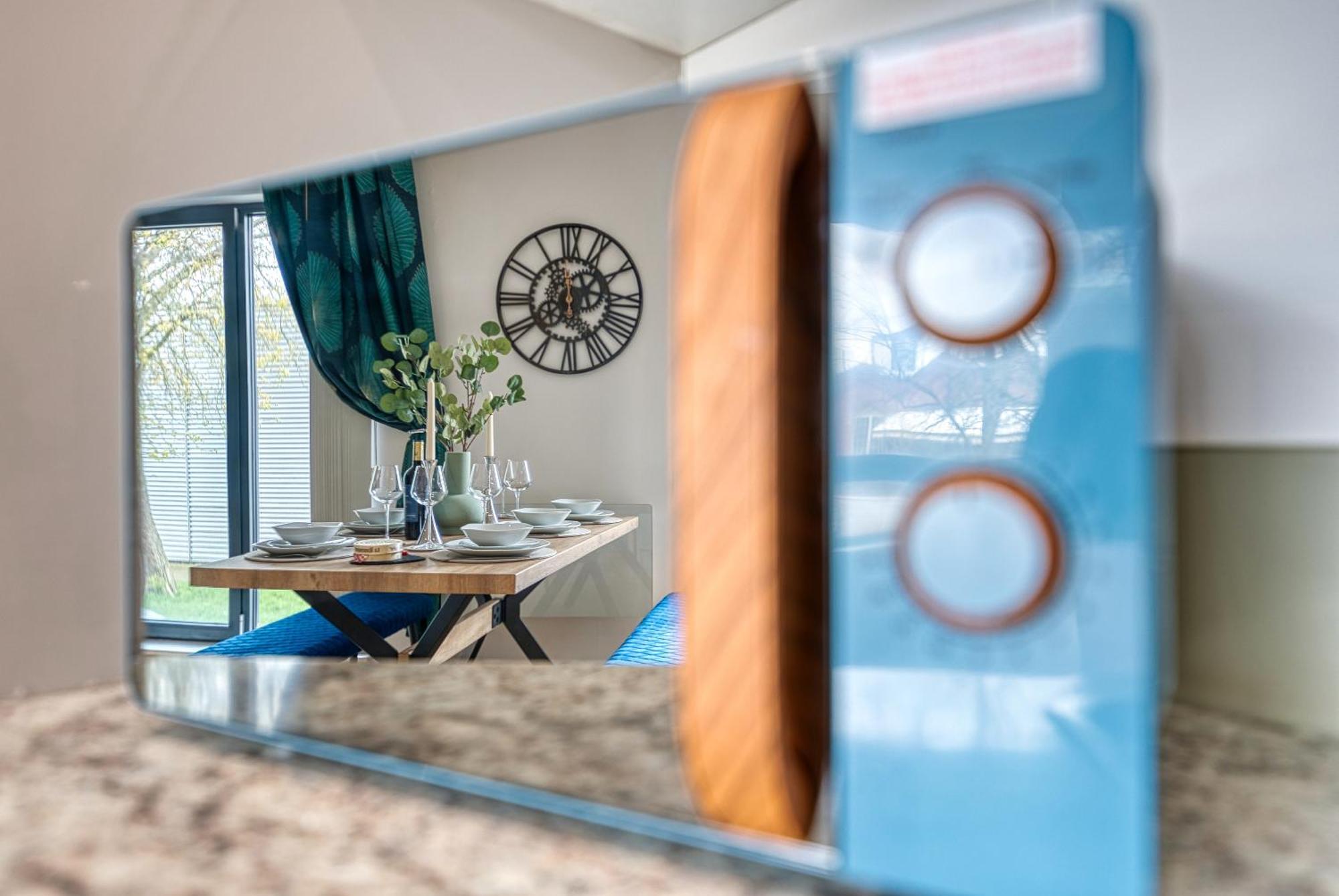 Summer Special Offer!! Cosy, Spacious, Stylish & Modern 2 Bedrooms Apartment, Prime Location! Sleeps 6, Ocean Village - By Blue Puffin Appartamento *