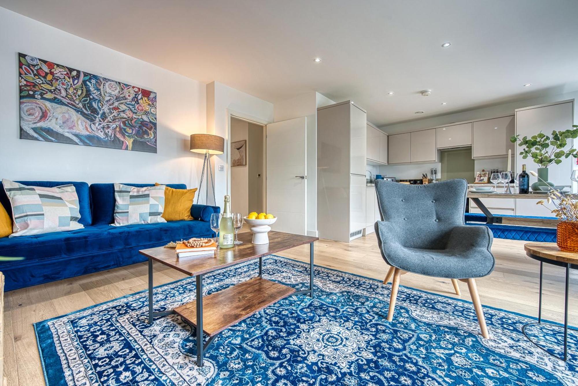 Summer Special Offer!! Cosy, Spacious, Stylish & Modern 2 Bedrooms Apartment, Prime Location! Sleeps 6, Ocean Village - By Blue Puffin *