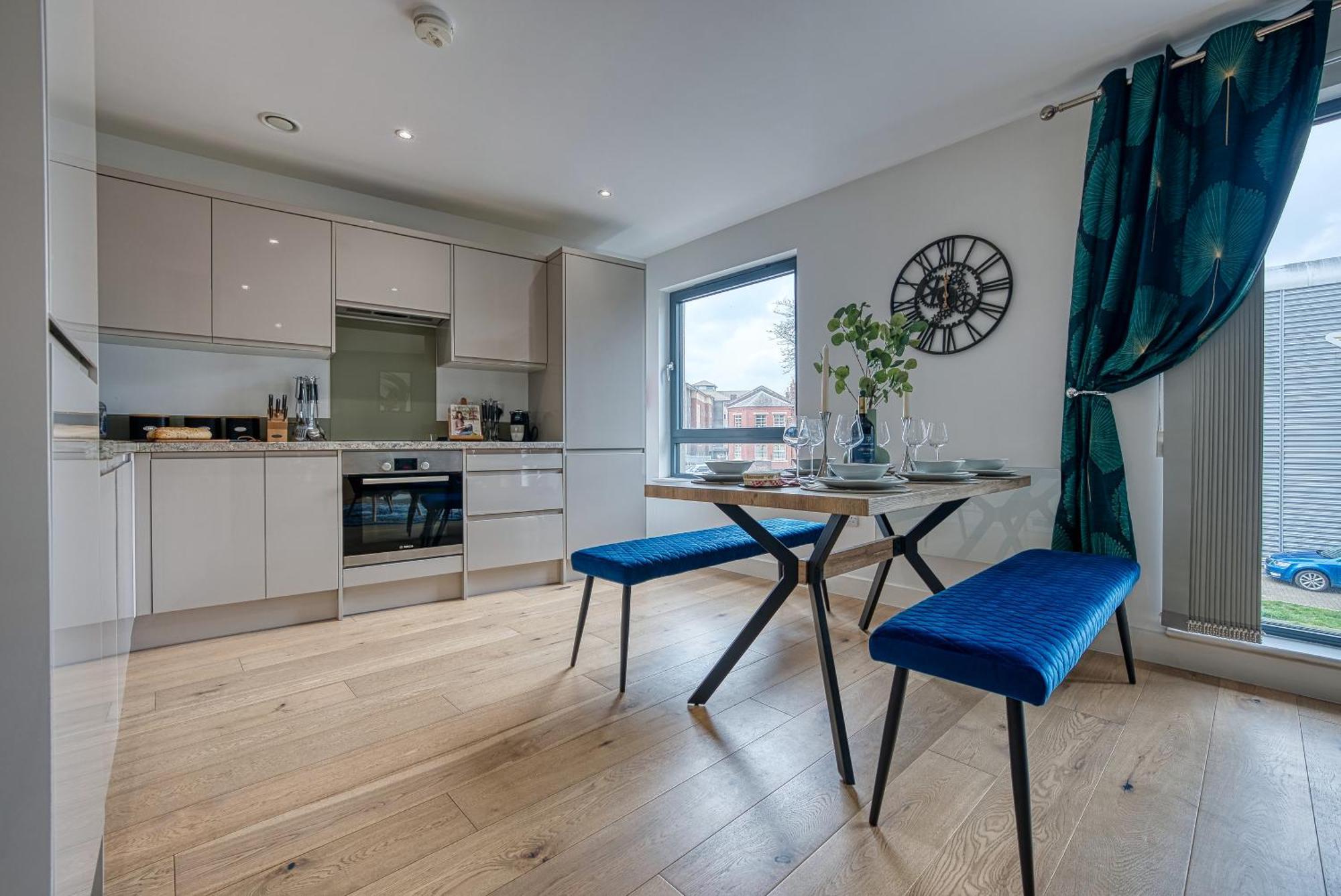 Appartamento Summer Special Offer!! Cosy, Spacious, Stylish & Modern 2 Bedrooms Apartment, Prime Location! Sleeps 6, Ocean Village - By Blue Puffin *
