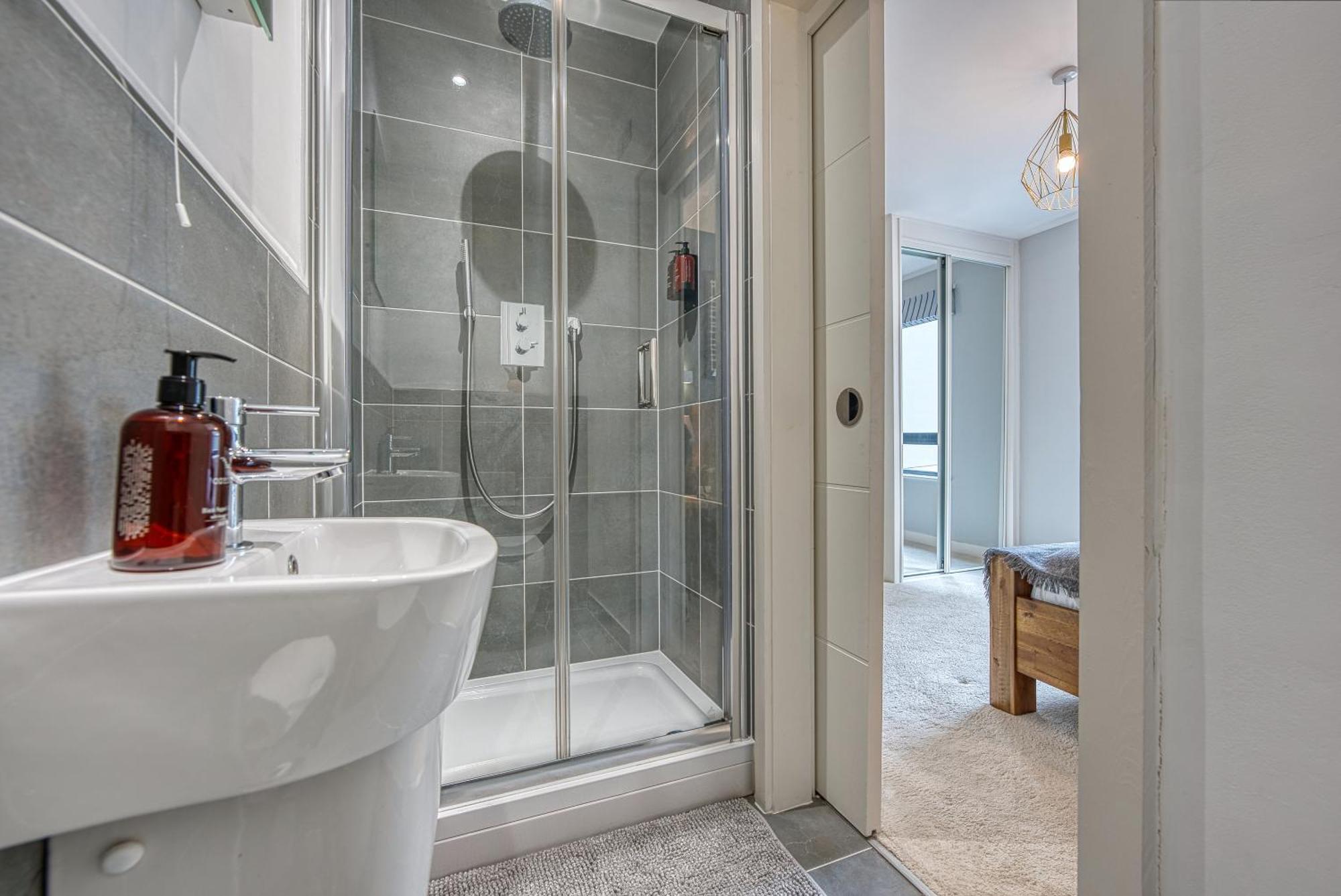 Appartamento Summer Special Offer!! Cosy, Spacious, Stylish & Modern 2 Bedrooms Apartment, Prime Location! Sleeps 6, Ocean Village - By Blue Puffin Southampton