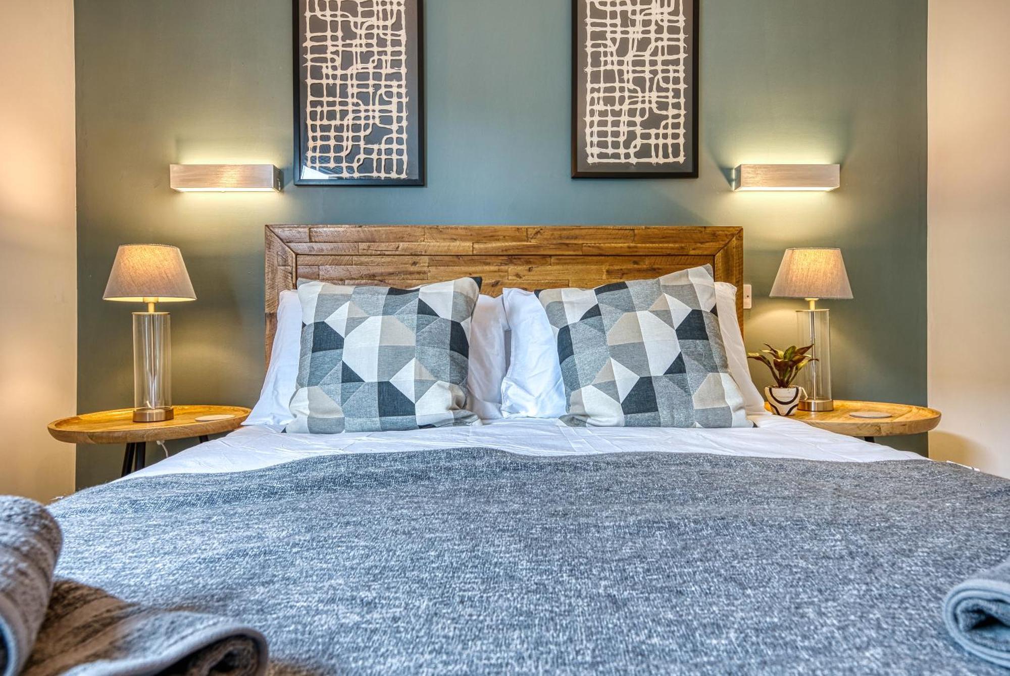 Summer Special Offer!! Cosy, Spacious, Stylish & Modern 2 Bedrooms Apartment, Prime Location! Sleeps 6, Ocean Village - By Blue Puffin Appartamento *