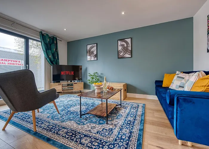 Summer Special Offer!! Cosy, Spacious, Stylish & Modern 2 Bedrooms City Apartment, Prime Location! Sleeps 6, Southampton Ocean Village - By Blue Puffin Stays