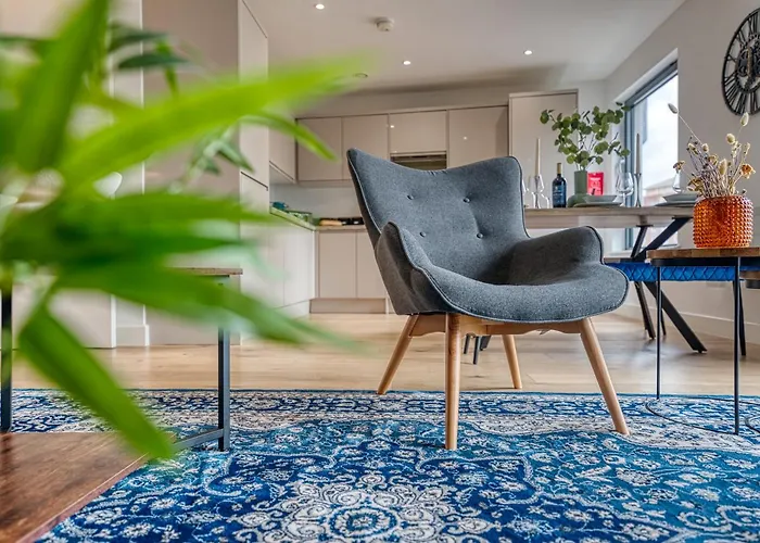 Summer Special Offer!! Cosy, Spacious, Stylish & Modern 2 Bedrooms City Apartment, Prime Location! Sleeps 6, Southampton Ocean Village - By Blue Puffin Stays